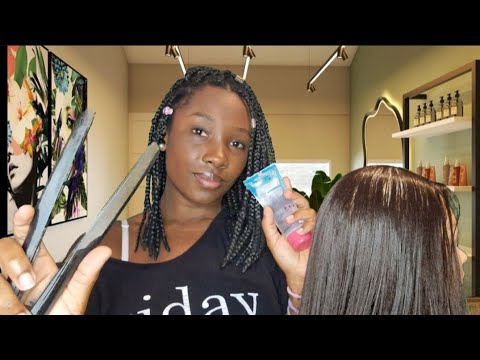 ASMR ROLEPLAY - CABELEIREIRA LAVA E FAZ CHAPINHA NO SEU CABELO (som de shampoo e voz suave) 😴