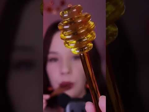 ASMR Honeybee spoons mouth sounds #asmrhoneycomb #asmr #asmrmouthsounds