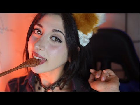 LA VOLPE KIKI 🦊MANGIA LE TUE ANSIE👄 (ASMR)
