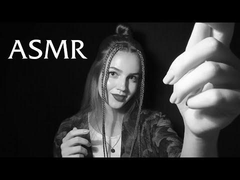 АСМР Движения рук и неразборчивый шепот • ASMR Hand movements and inaudible whisper