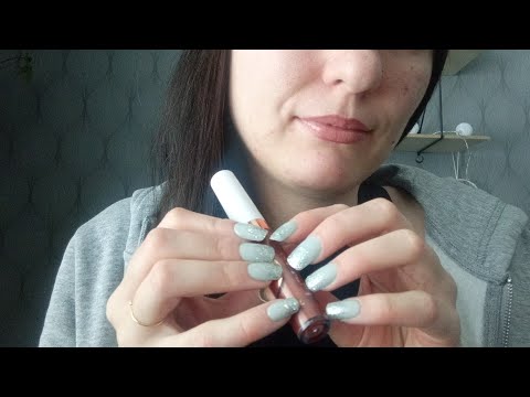 ASMR- Up close läppglans ljud(applicering, tapping)och ramble på svenska (in swedish)