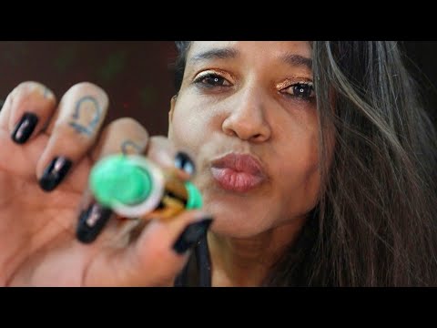 💄ASMR Maquiando voce RÁPIDO para o carnaval 🥳  Roleplay fast & aggressive