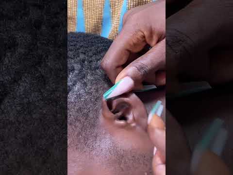 ✨Asmr ✨ getting something out of your ears #tingling #asmr #earcleaning #satisfying