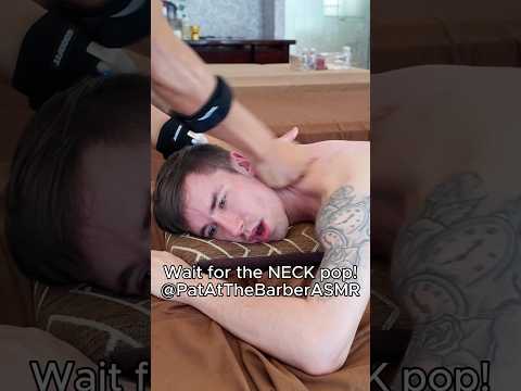 He POPPED my neck #neckmassage #jointcracking #sportsmassage #asmrmassage #asmrsounds