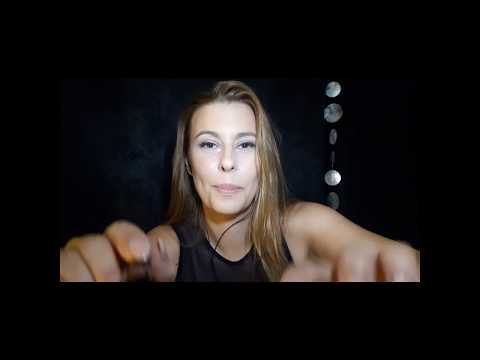 ASMR ! Geflüster mit Pinsel und "tapping" Geräuschen, deutsch "facebrushing"