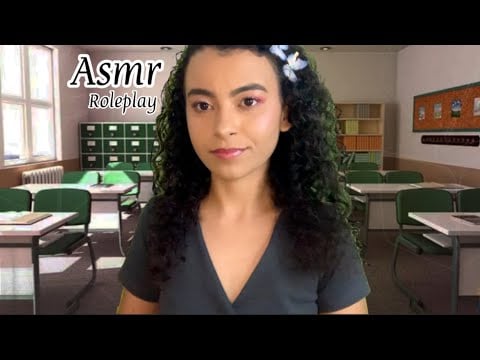ASMR ROLEPLAY-COLEGA DE CLASSE QUE É APAIXONADA POR VOCÊ.(Voz suave, sussurros, chiclete, papelaria)