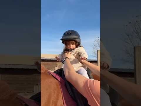 PRIMERA VEZ DE MI BEBÉ REBORN MONTANDO A CABALLO