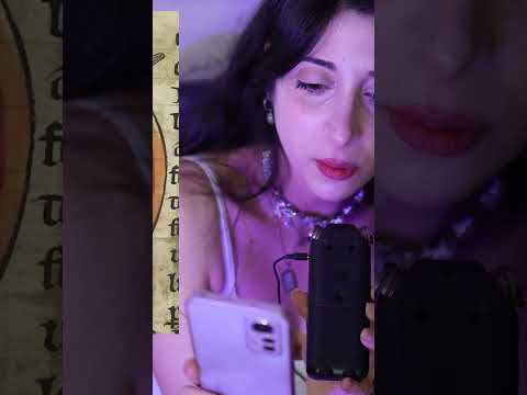 Reagisco ai disegni medievali più improponibili in ASMR #asmr  #foryou #funny