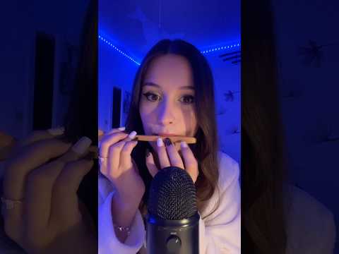 On dirait je joue de la musique à la fin🎶 #asmr #asmrsounds #asmrtapping #woodenspoon #asmrfrançais