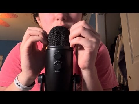 Asmr close mic scratching 