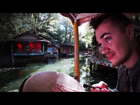 ASMR sur un Bateaux tambour ! 🤣 ( asmr de rue #humour #tapping )
