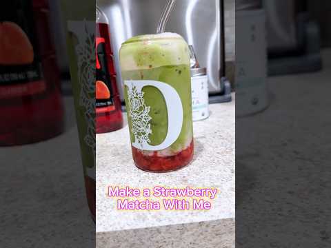 Make a Strawberry Matcha With Me!🍓🍵 #matchalatte #matcha #matcharecipes
