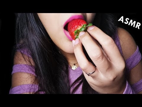ASMR Comiendo Fresas 🍓 | Charlita sobre el 24 de diciembre | ASMR en Español
