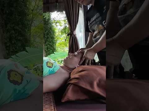 RELAJANTE #MASAJETHAI de cabeza💆🏼‍♀️✨🇹🇭 #asmr #massage #shorts #tailandia #masaje #masajeador