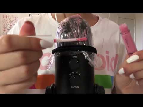 ASMR lip gloss on mic 👄 