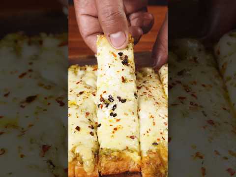 🧀 ASMR Cheese Garlic Bread | Crispy & Cheesy Street Style | Satisfying Cooking Sounds #shorts