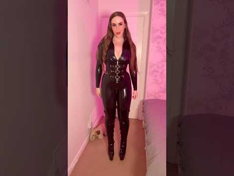 What’s better?.. Zip Down OR Zip up?👀✨ #catsuit #latex #latexcatsuit #boots #fyp #shiny #corset