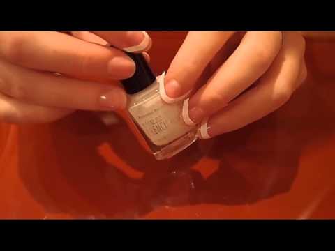 ASMR Soft Spoken - Voz suave, pintandome las uñas (painting my nails) / Español.