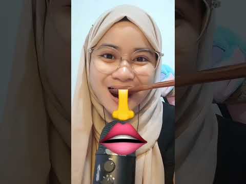 Eating YOUR Face👉 #asmrvideo #mukbang