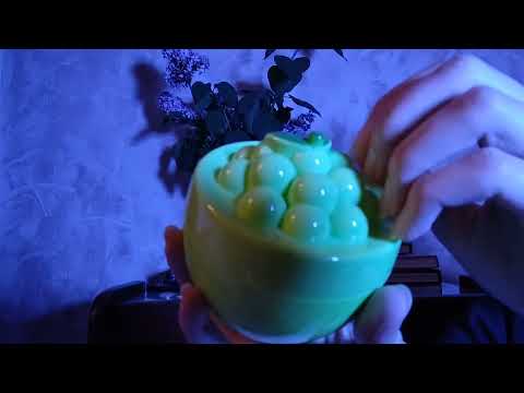 Lo-fi ASMR tapping and scratching on plastic makeup container 💜 No talking