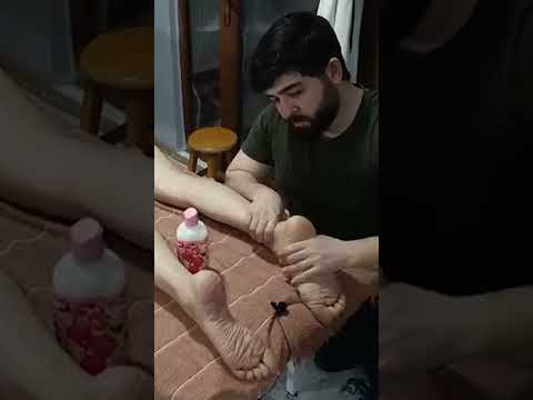 ASMR VERY RELAXING FEET REFLEXOLOGY MASSAGE THERAPY #massage #asmr #shorts #relaxing #chiropractor