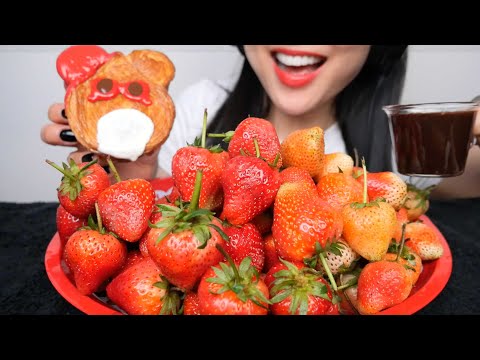 STRAWBERRY CHOCOLATE SAUCE (ASMR EATING SOUDS) NO TALKING | SAS-ASMR