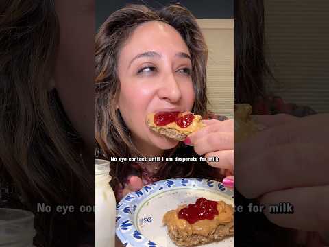 Weetabix Peanut Butter and Jelly with Milk #asmr #mukbang #challenge #noeyecontactuntil