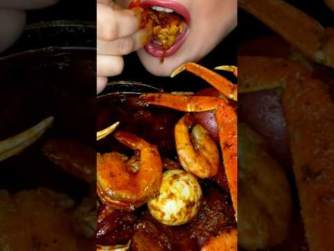 HUGE SEAFOOD BOIL #asmr #seafoodboil