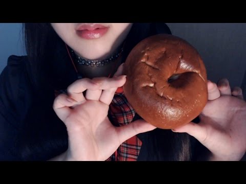 Korean ASMR 한국어 베이글과 러스크 이팅 Bagel and Rusk Eating Sound