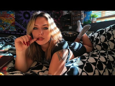 asmr- tapping & scratching w/ some rambling 🩷