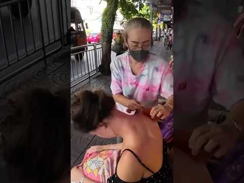 Masaje callejero de cuello y espalda con Gua Sha 🤩 #shorts #guasha #asmrsounds #massage