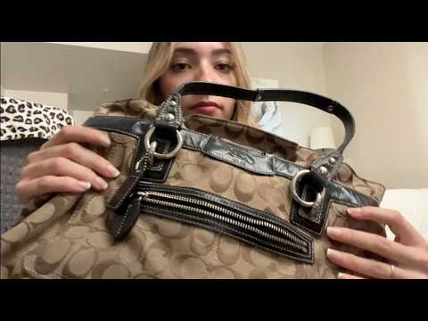 ASMR whats in my bag 💖👜 ~ soft spoken, lofi 
