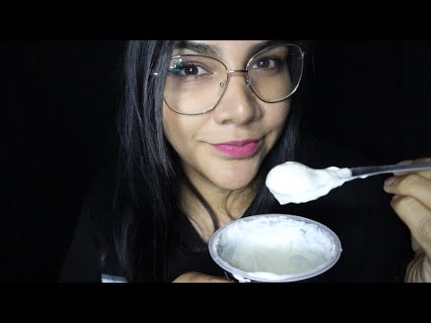 ASMR comiendo yogurt 