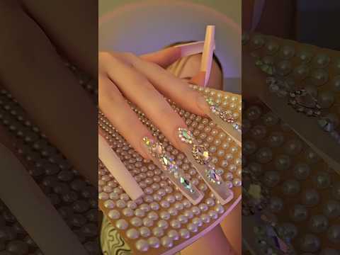 asmr textured scratching