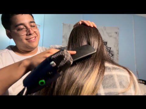 ASMR  EN ESPAÑOL , Personal Attention , tapping , whispering , back scratching & hair brushing