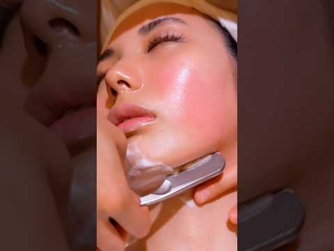 She shaves her face #shorts #skincare #tokyoasmrmassage