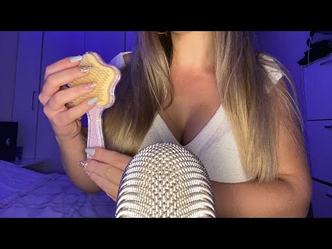 ASMR| Brushing my hair + mouth sounds ✨