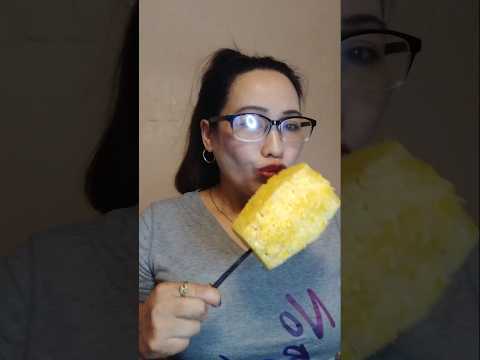 EATING WHOLE PINEAPPLE #mukbang #everyone #shortsfeed #challenge #bigmouth #onebite #eating