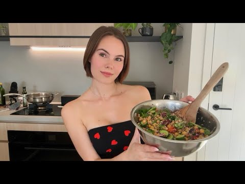 ASMR | Your Sweet Girlfriend Makes You A Delicious Salad (role-play) 🥗💚