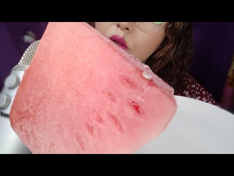 ASMR Comiendo sandía 🍉 congelada con Tajín #sonidosdeboca #asmr #mouthsounds