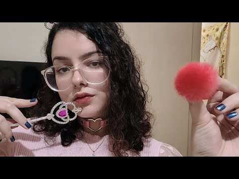 ASMR - AMIGA MALVADA TE AJUDA NA MAQUIAGEM 👑