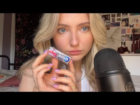 ASMR | chewing gum (close to the mic whispering)