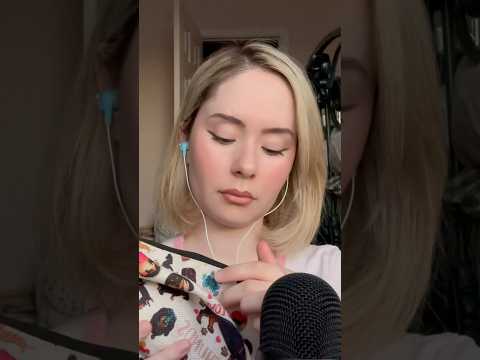 Asmr Crinkly Sounds 🫶🏻 #asmr #tingles #triggersforsleep #asmrtriggers #relax #visualtingle
