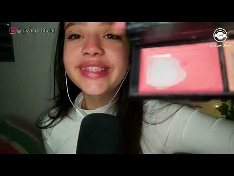 ASMR TE MAQUIANDO PARA O NATAL ( SOM DE CHUVA / TAPPING / BINAURAL / CONVERSANDO ) Luiza Aro