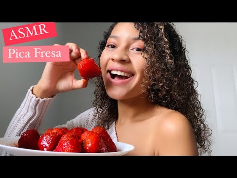 ASMR Español - COMIENDO PICA FRESAS NATURALES Y HABLANDO