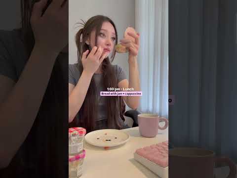 ASMR What i eat during my 9-5 at the Law Firm 🥨🩶🖥️ #corporategirl #lawschool