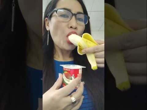 BANANA WITH YOGURT #food #mukbang #everyone #shortvideo #shortsfeed #banana