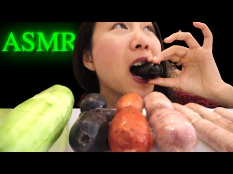 ASMR SAUSAGES 🥒 ASMR CUCUMBER (SPICY!) 소시지와 오이 CRUNCHY EATING SOUNDS MUKBANG & WHISPERING