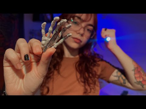 ASMR | Tirando teia de aranha do seu olho