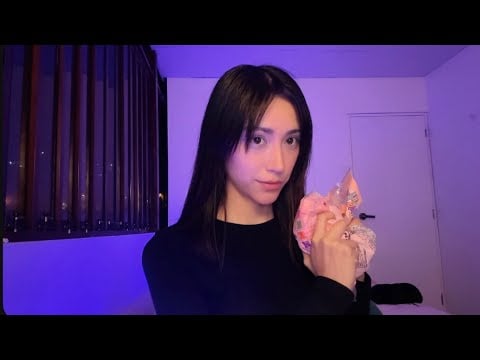 Tu compañera de cuarto descubre tu secreto… ✨ASMR Roleplay